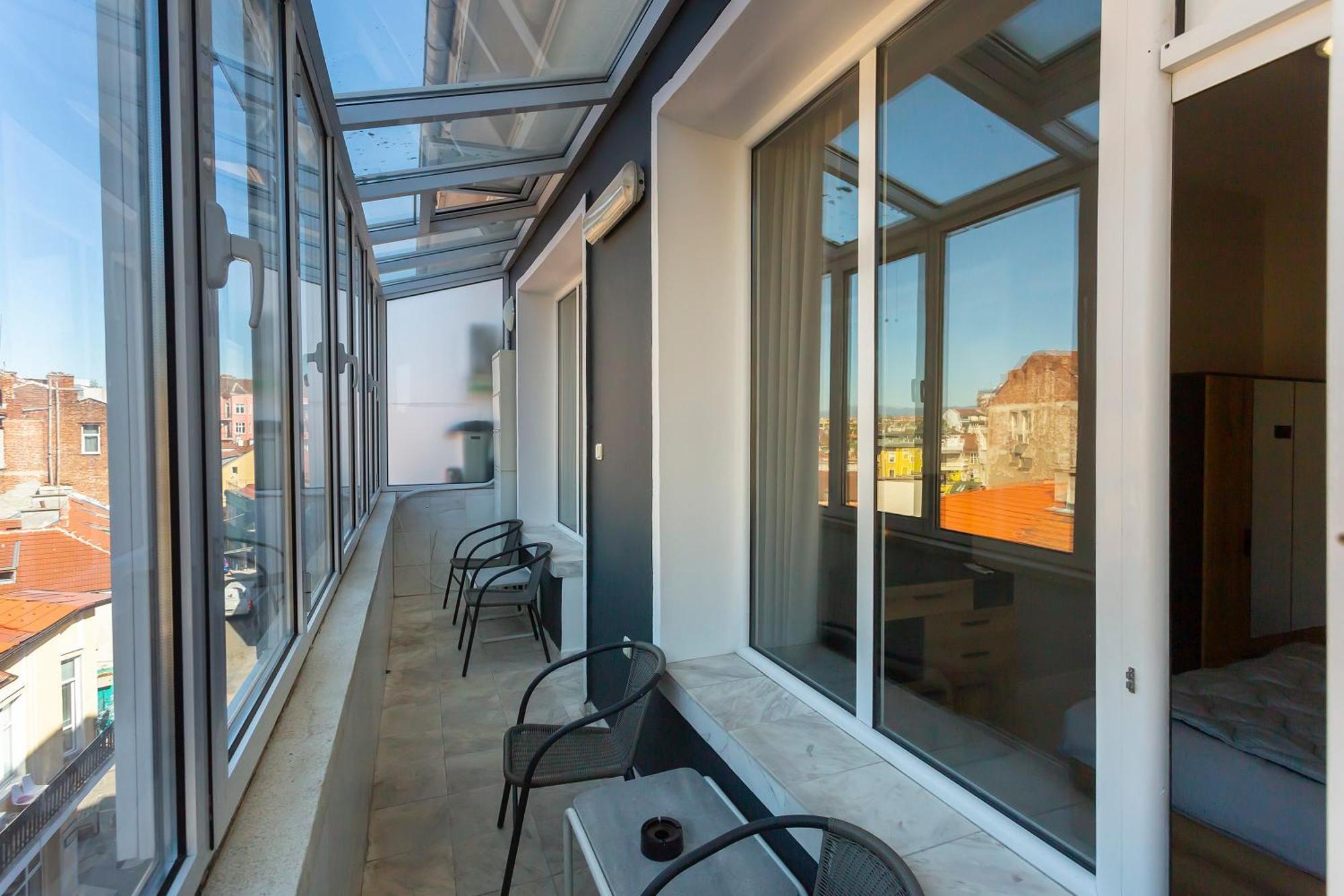 Urban Elegance Apartemen