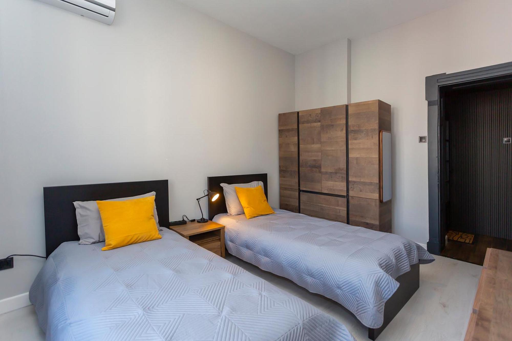 Urban Elegance Apartment