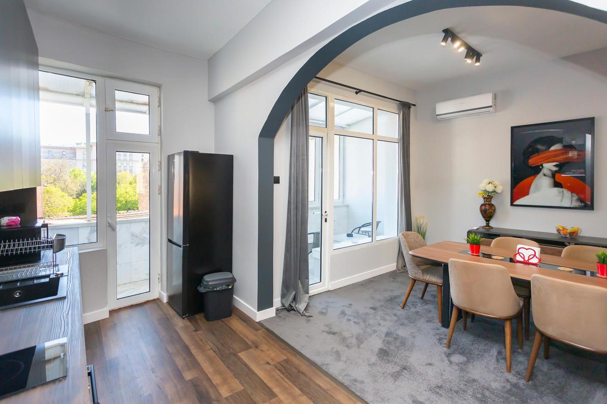 Urban Elegance Apartment *